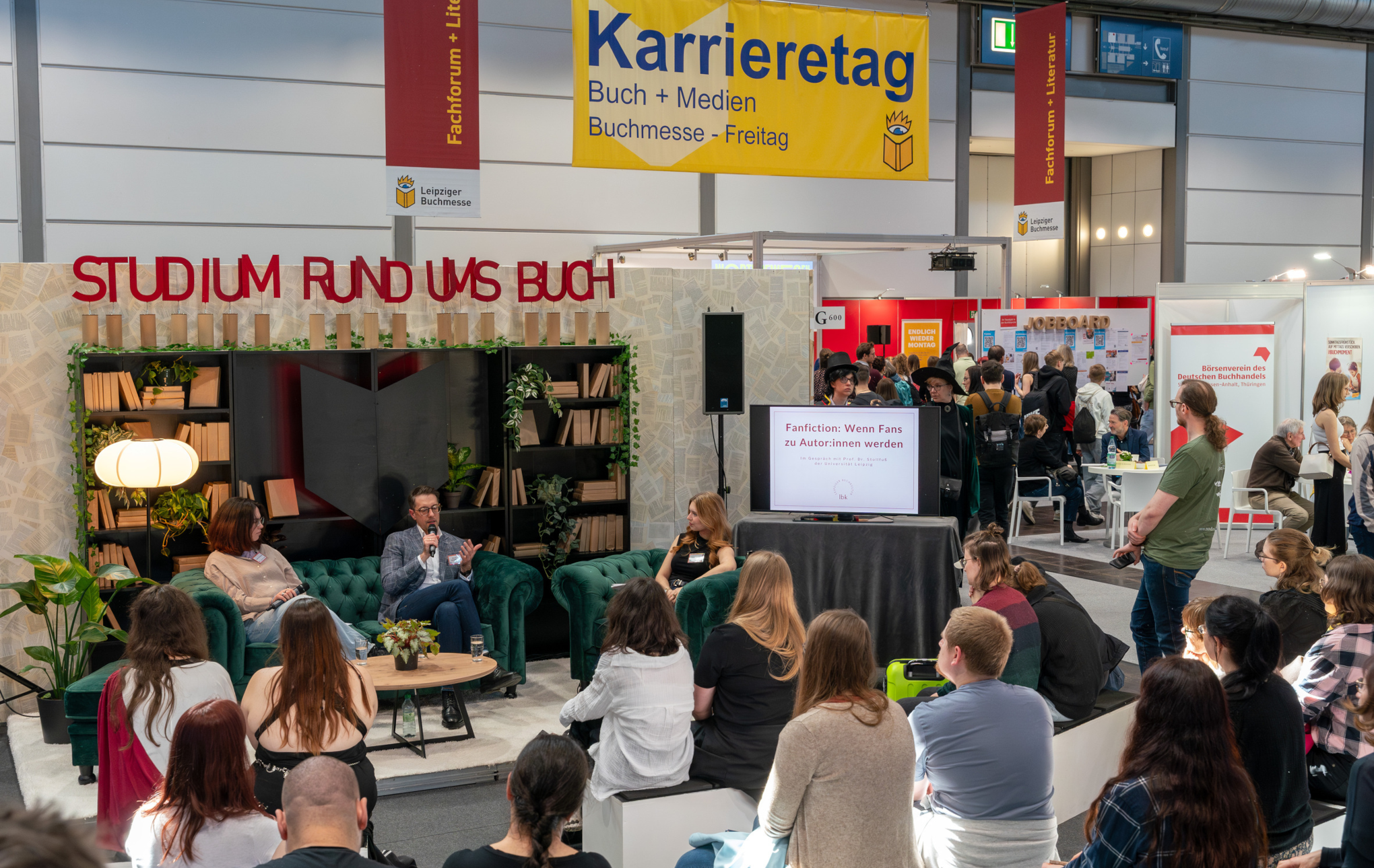 Impression aus einer Podiumsdiskussion auf dem Karrieretag im Rahmen der Leipziger Buchmesse 2025